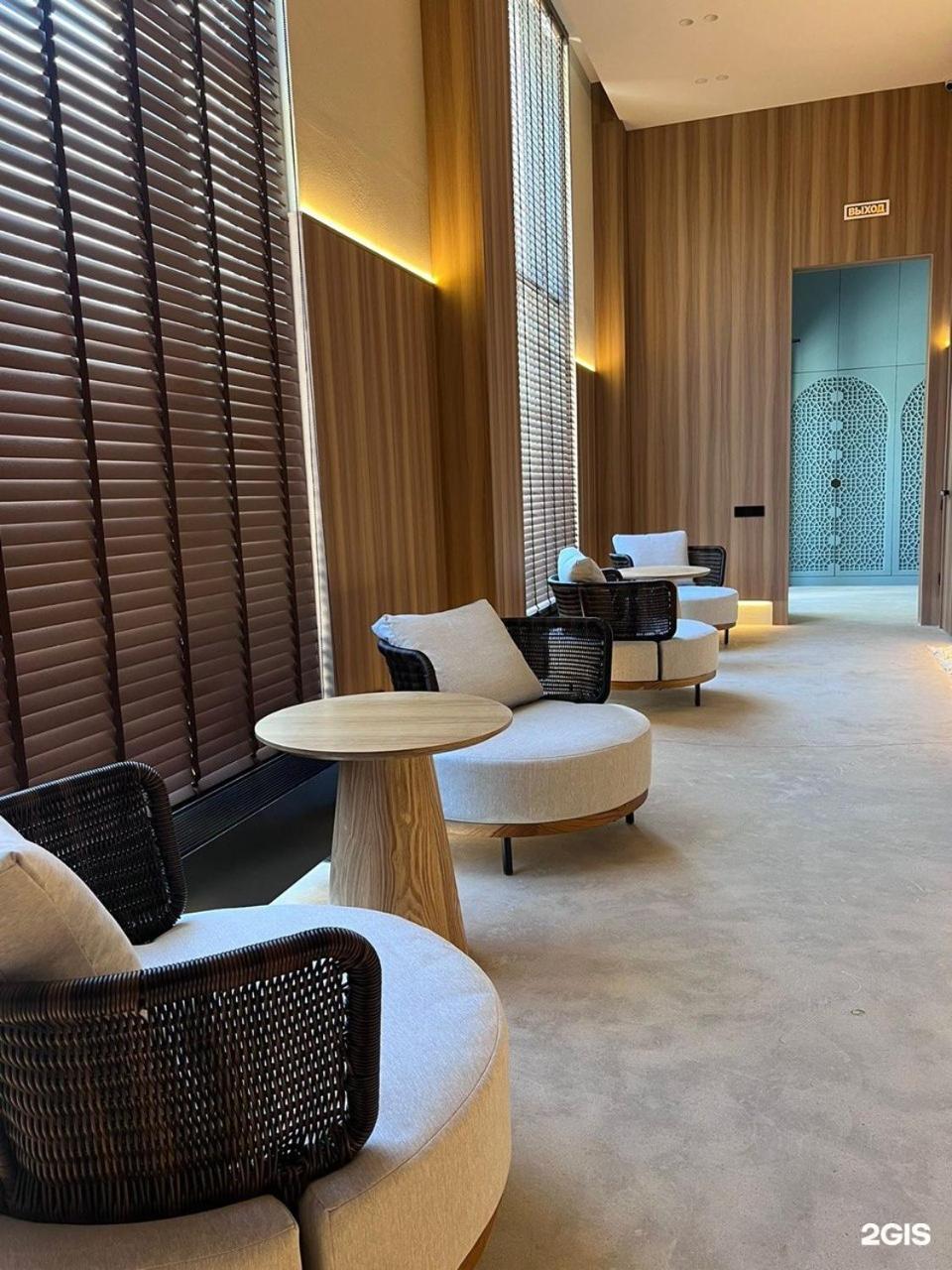 Paris возле триумфальной арки Apartment
