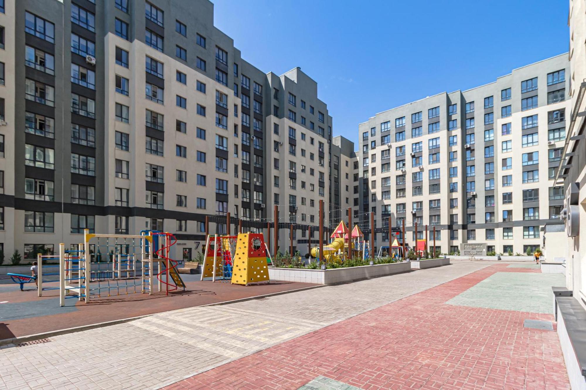 Paris возле триумфальной арки * Nur-Sultan (Astana)