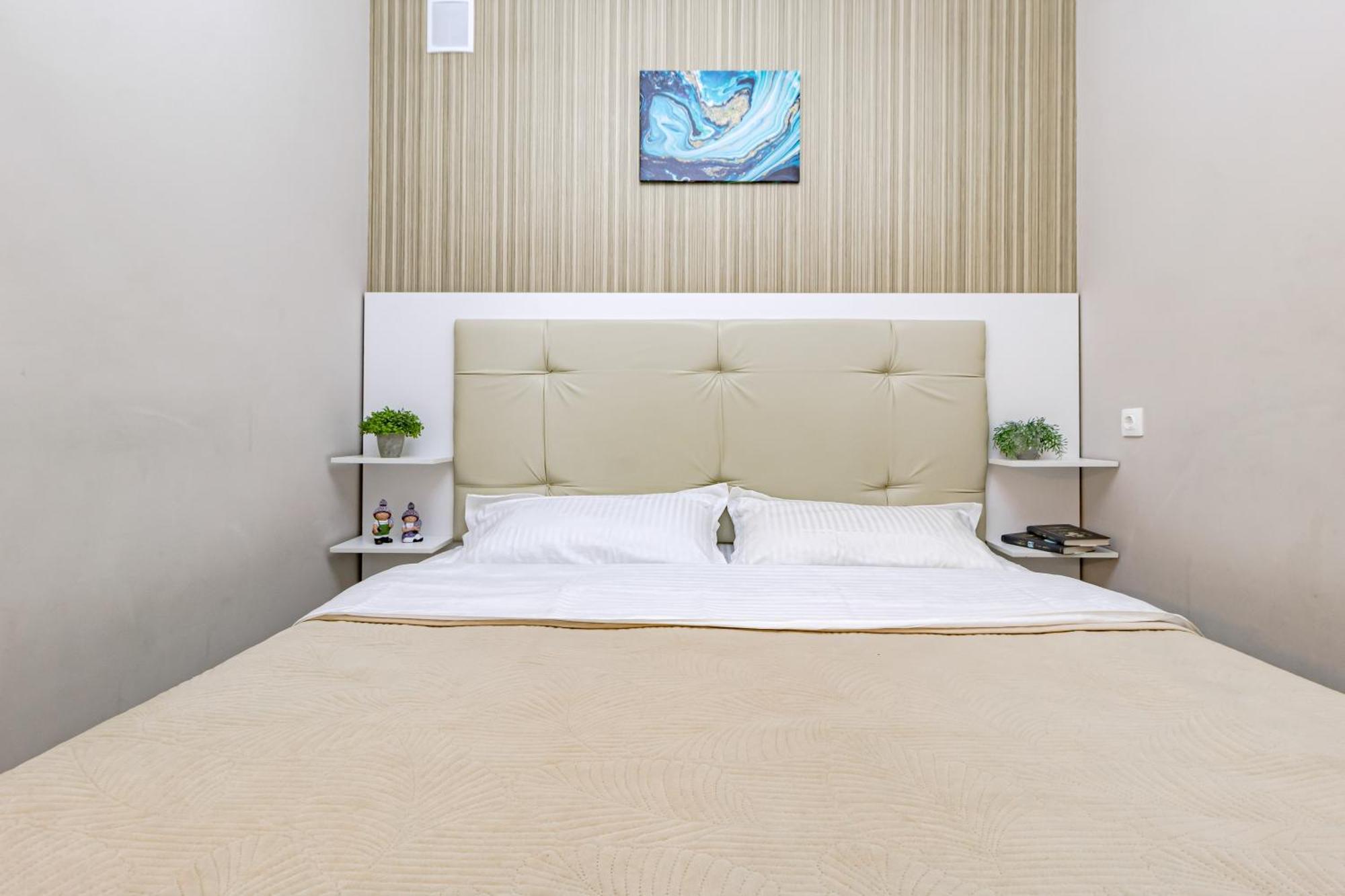 Paris возле триумфальной арки Apartment