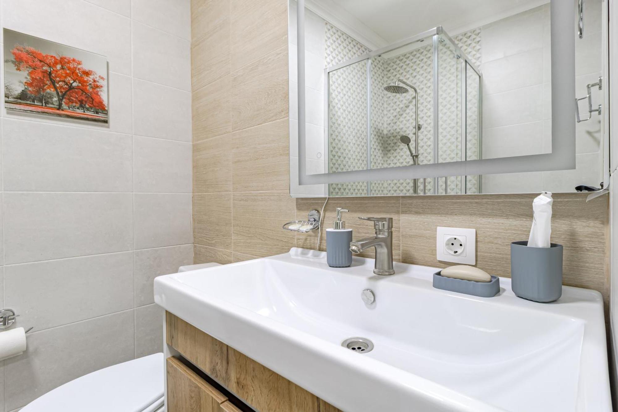 Paris возле триумфальной арки Apartment Nur-Sultan (Astana)