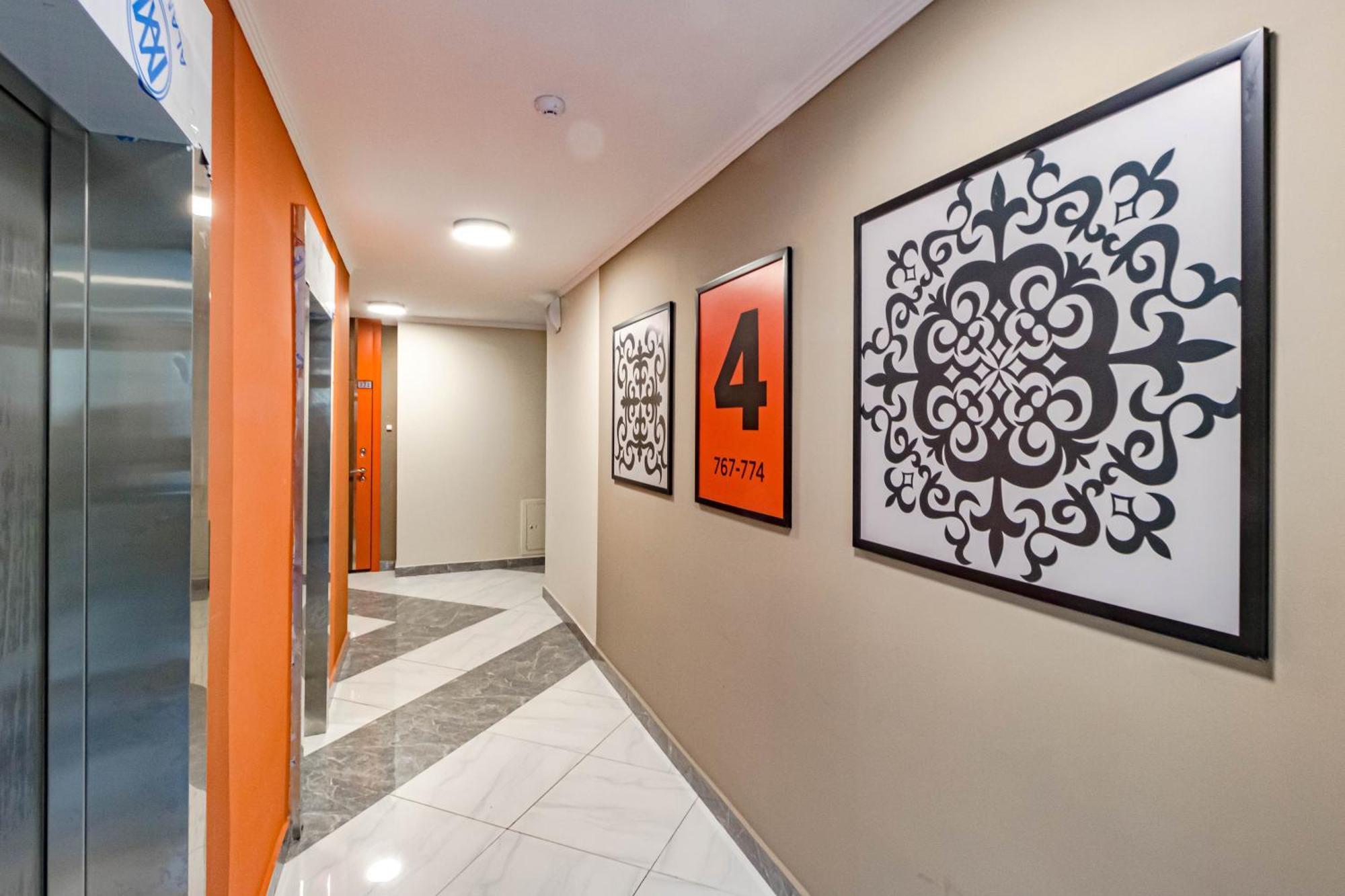 Paris возле триумфальной арки Apartment